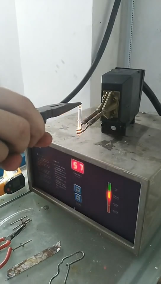 HTG-03AC超高頻焊機(jī) 手持移動式加熱工件試樣視頻
