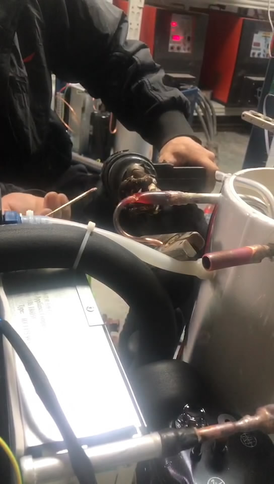 手持式超高頻焊機(jī)對銅管焊接視頻案例