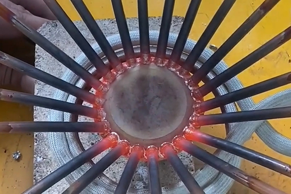 高頻焊接機(jī)，高頻釬焊機(jī)，分液器接頭銅管焊接