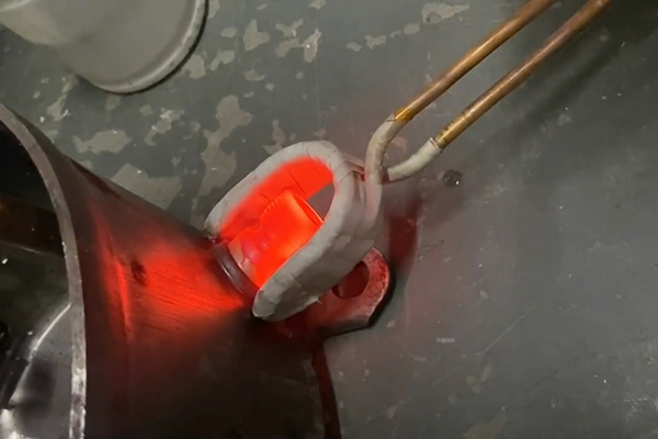 手持式高頻焊機(jī)，高頻加熱機(jī)它不單可以焊接銅管，還可以做熱處理