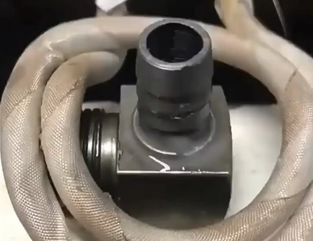 手持式高頻焊接機(jī)在不銹鋼管焊接中有哪些優(yōu)勢?(圖3) 手持式高頻焊接機(jī)在不銹鋼管焊接中有哪些優(yōu)勢?(圖3)