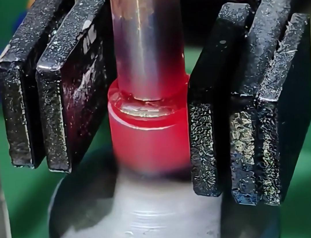 高頻焊機(jī)在不銹鋼管焊接中應(yīng)用步驟和注意事項(xiàng)(圖3) 高頻焊機(jī)在不銹鋼管焊接中應(yīng)用步驟和注意事項(xiàng)(圖3)
