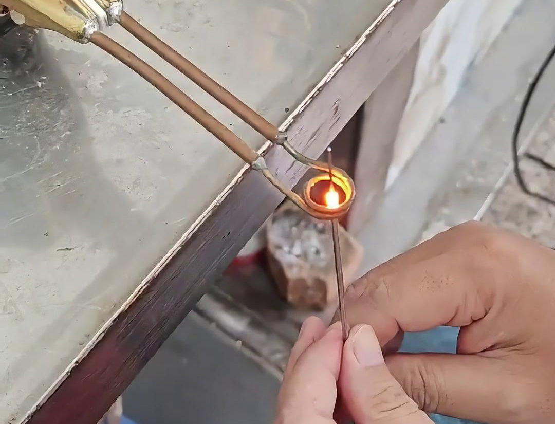超高頻焊機(jī)滿足電子元件、傳感器等精細(xì)零件的焊接