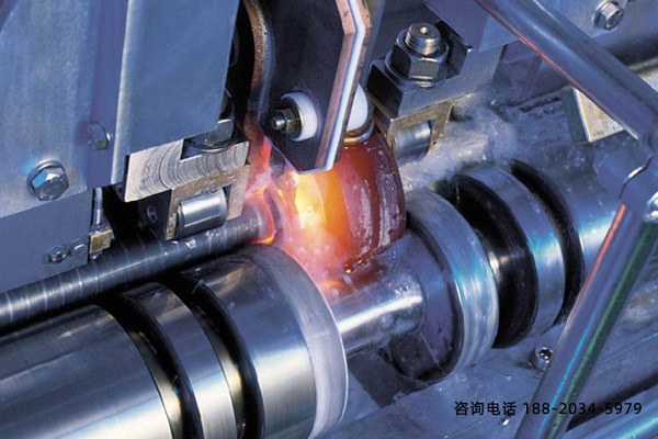 當(dāng)兩凸輪靠得很近時(shí)，高頻感應(yīng)加熱器應(yīng)該如何設(shè)計(jì)