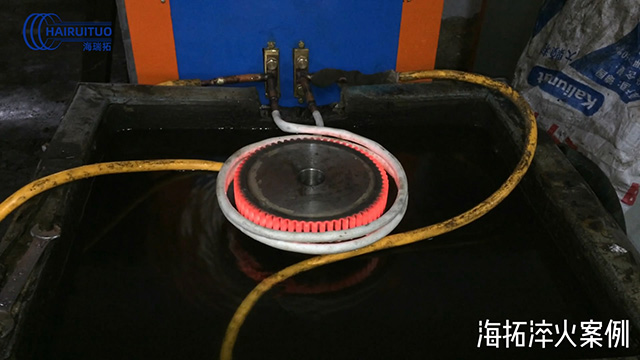超音頻感應加熱設(shè)備對直徑300mm齒輪淬火