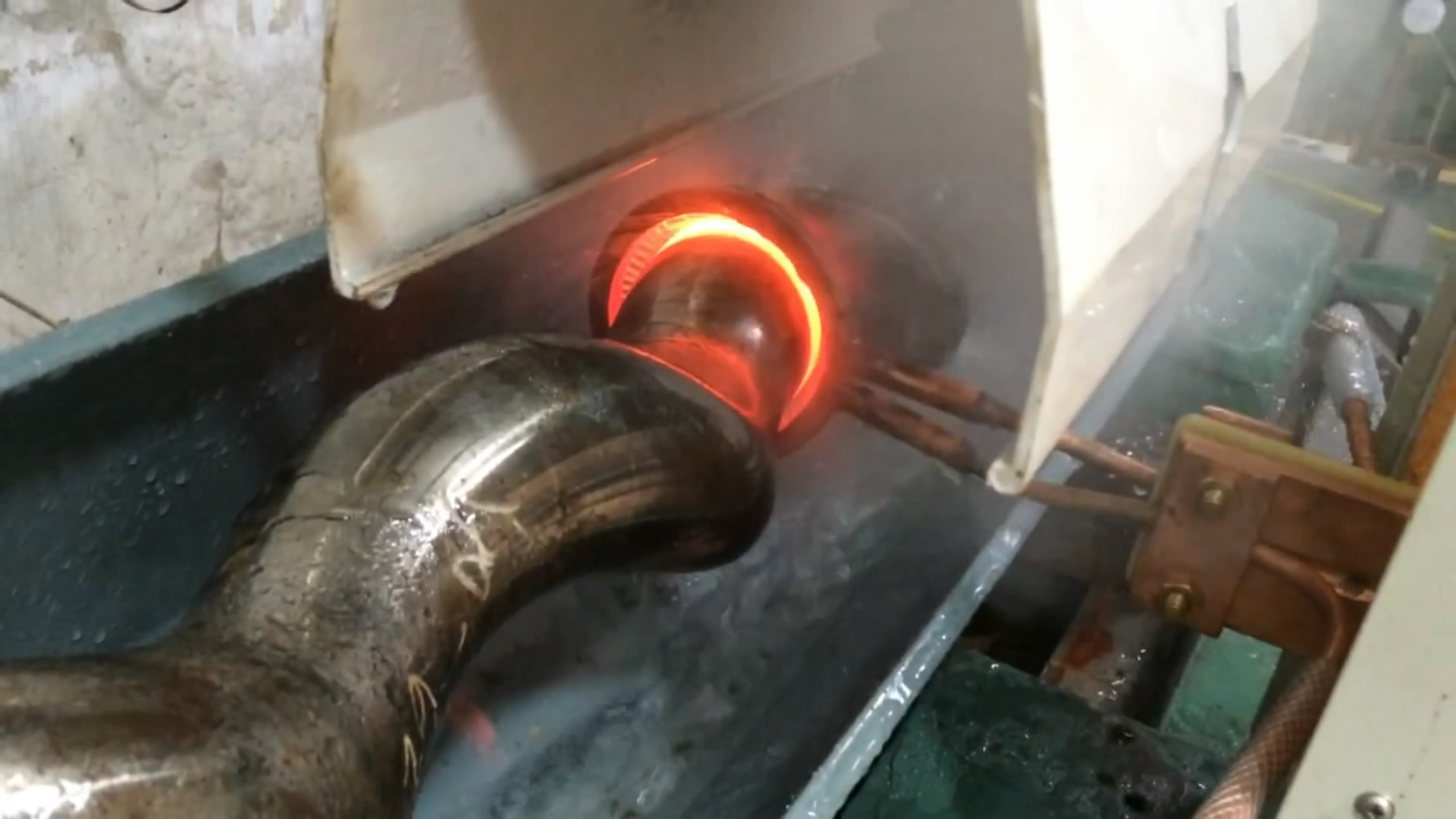 高頻加熱機(jī)對(duì)滾軸表面淬火，軸淬火用高頻淬火設(shè)備